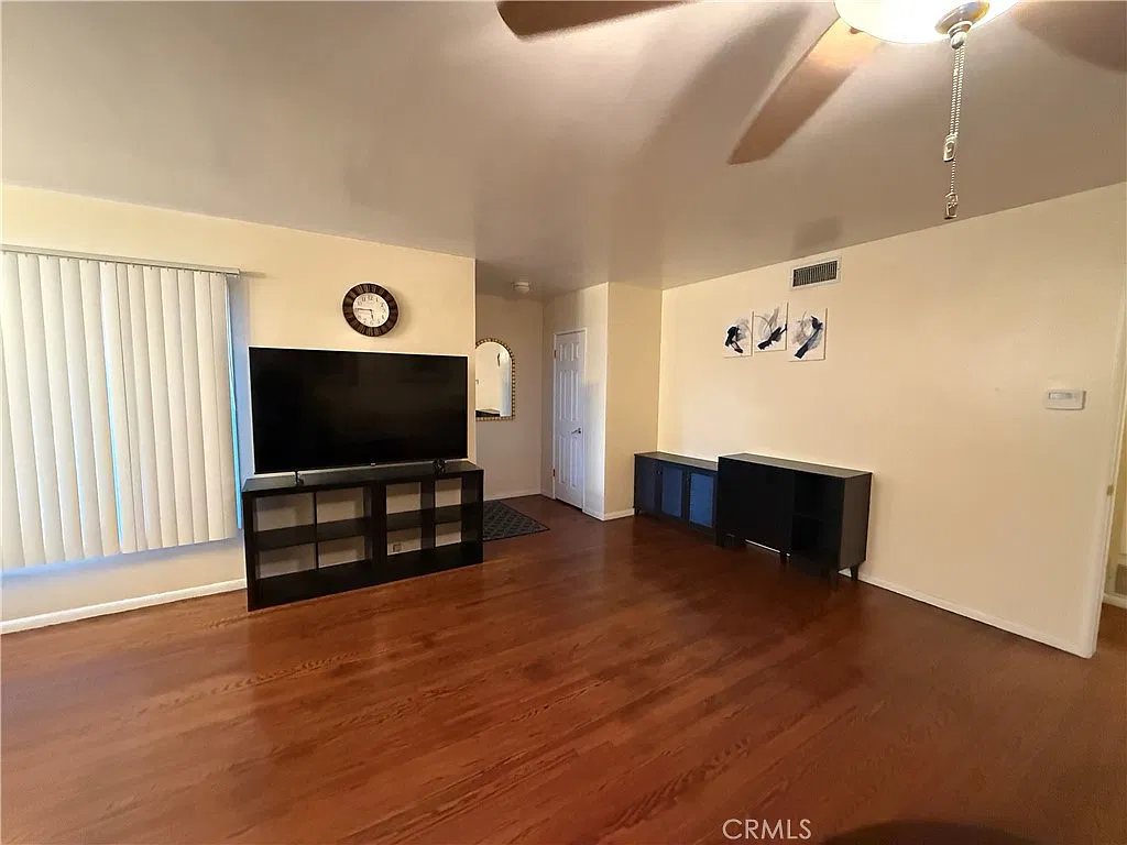 3 bed, 1323 sqft, $4,000 — Photo 4