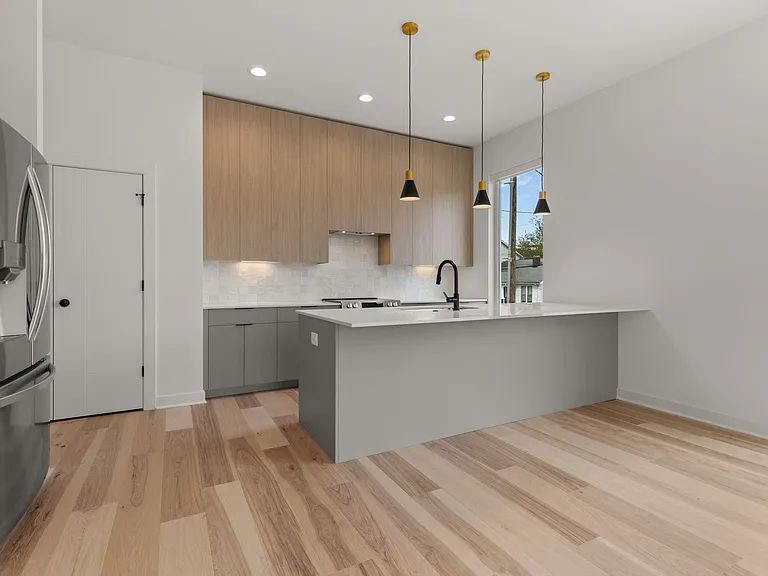 321 Douglas Ave — Photo 29