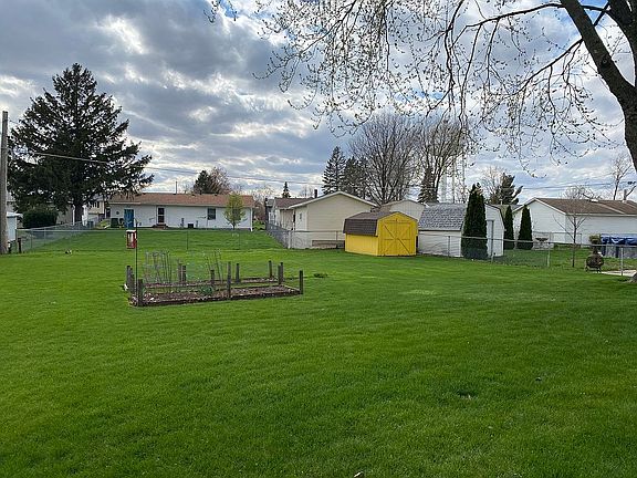 Large Backyard & Garden Shed