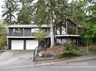 4050 NE 204th St, Seattle, WA 98155