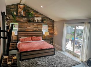 17522 Collins St, Encino, CA 91316