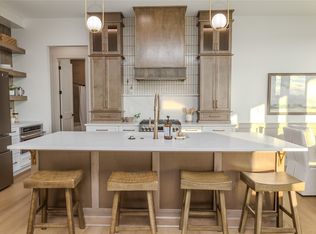 3927 Westgate Pkwy, Clive, IA 50325