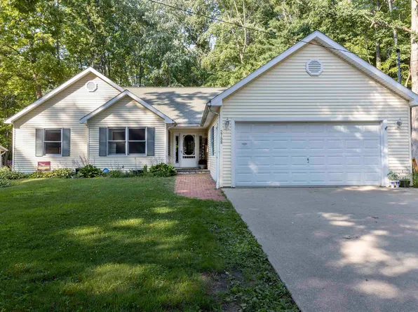 2788 N Lakeview Dr, Sanford, MI 48657
