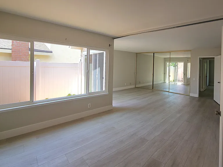 4321 Pioneer St — Photo 10