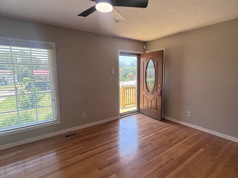 7363 Hyannis Dr — Photo 7