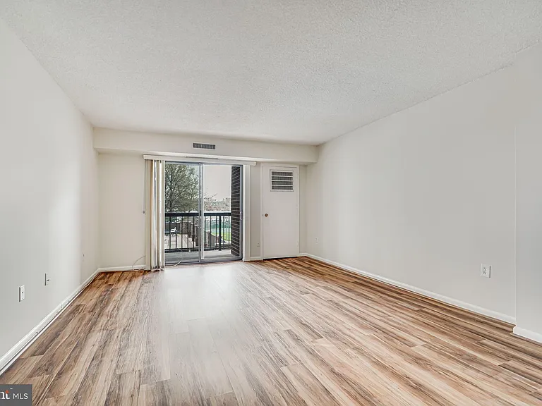 200 N Pickett St #214 — Photo 9