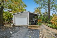 Erica Ln-S1410-001.jpg