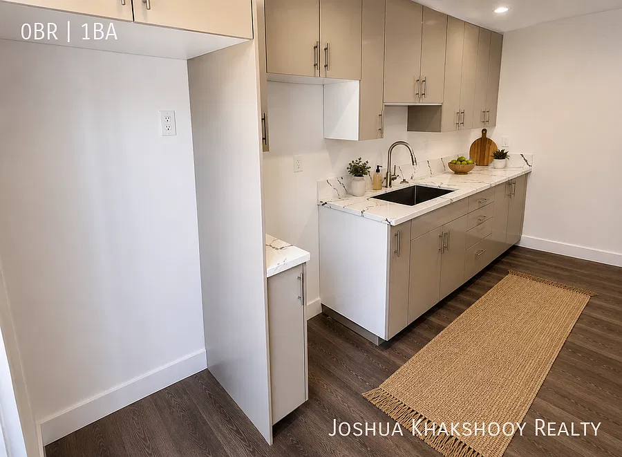1316 S Mariposa Ave — Photo 2