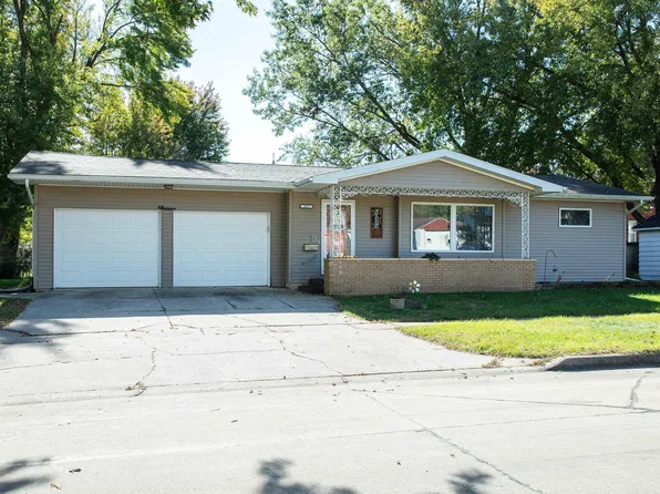 417 E 4th St, Readlyn, IA 50668