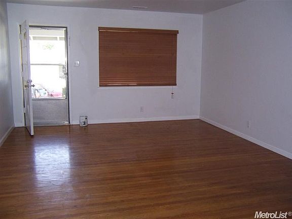 4th image of 6710 Larchmont Dr