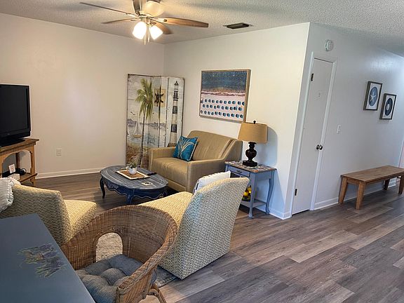 Comfortable Living Space With Big Screen TV, WIFI and ROKU Streaming