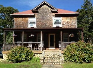 7 Pacific Ave, Oak Bluffs, MA 02557