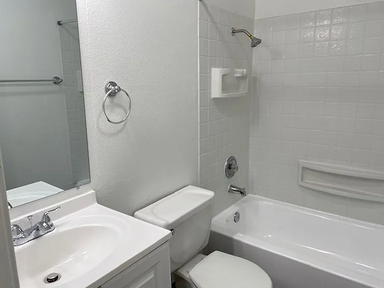 Sun Valley Gardens Apartments — Photo 38