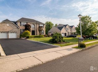 29 Mitchell Dr, Monroe Township, NJ 08831