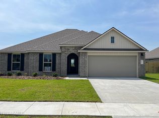 411 Dulworth Ct, Breaux Bridge, LA 70517