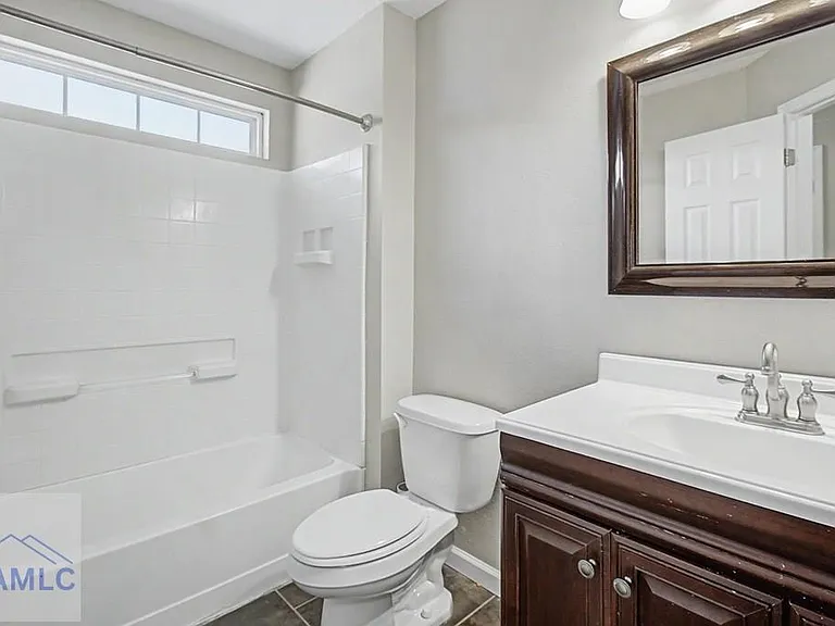 401 E Banks St — Photo 22