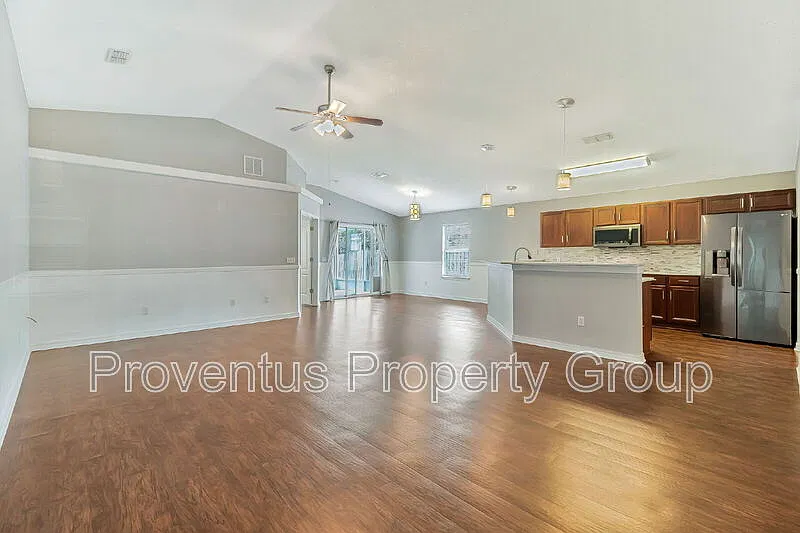 3 bed, 2.0 bath, 1908 sqft, $2,250 — Photo 2