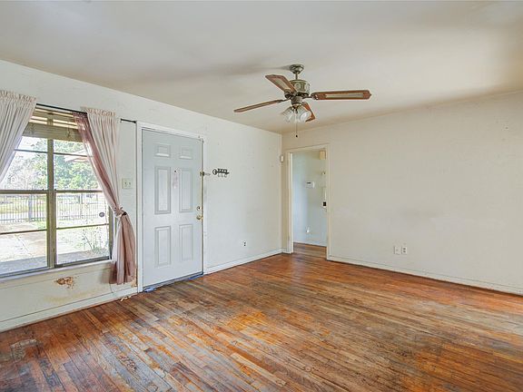 5th image of 1410 Caplin St