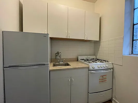 Rented by HOLTON REAL ESTATE INC. | media 25