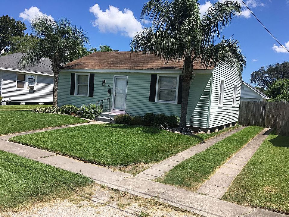 1st image of 621 Saint Joseph Ln