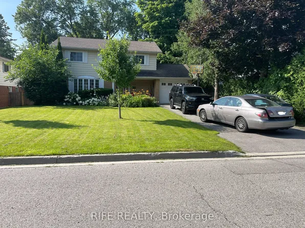 129 Sherwood Forest Dr, Markham, ON L3P 1R2