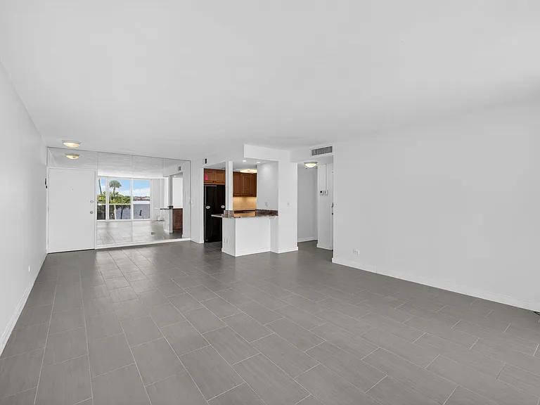 2800 N Flagler Dr #202 — Photo 15