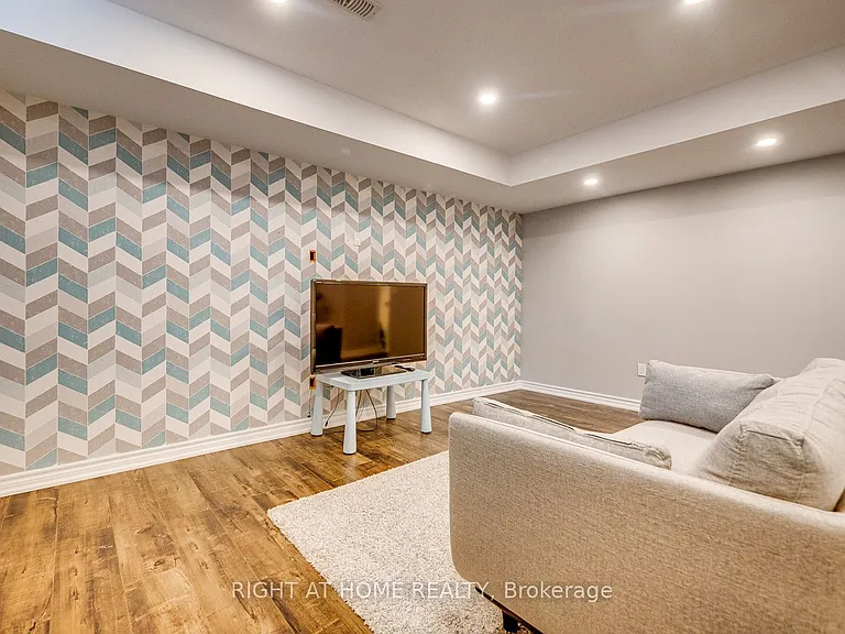 20 Harcourt St — Photo 39
