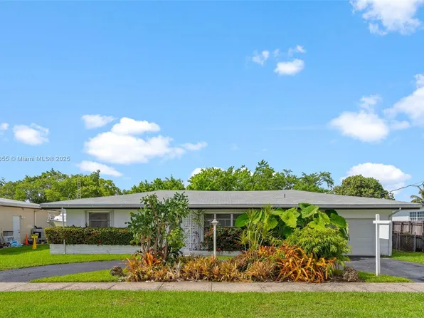 2370 NE 195th St, Miami, FL 33180