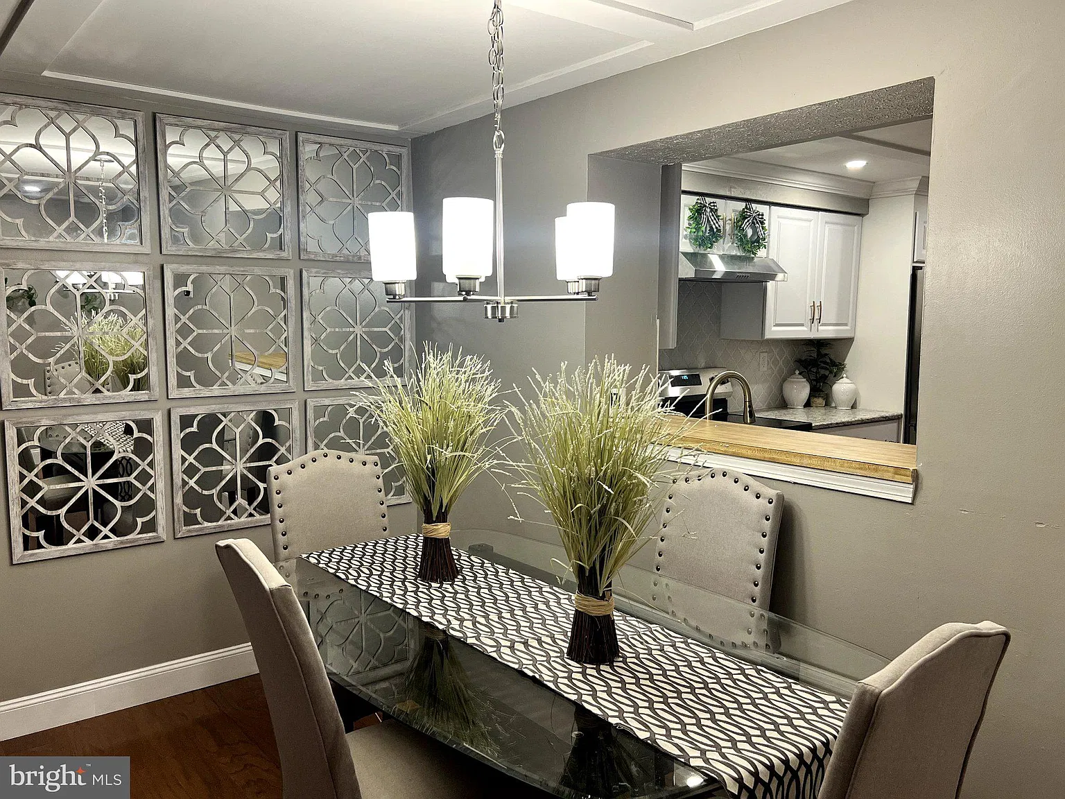 3 bed, 1.5 bath, 1140 sqft, $2,600 — Photo 3