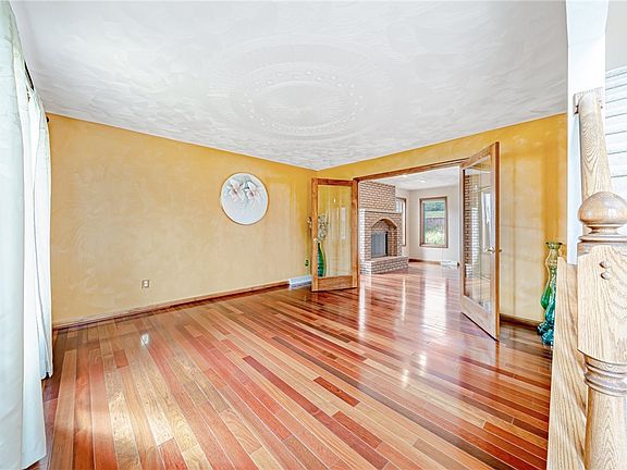 3rd image of 612 Rembrandt Cir