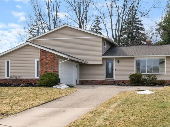 7700 Delaware Dr, Middleburg Heights, OH 44130