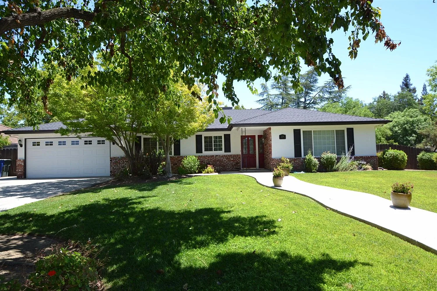 6256 N Benedict Ave photo 1