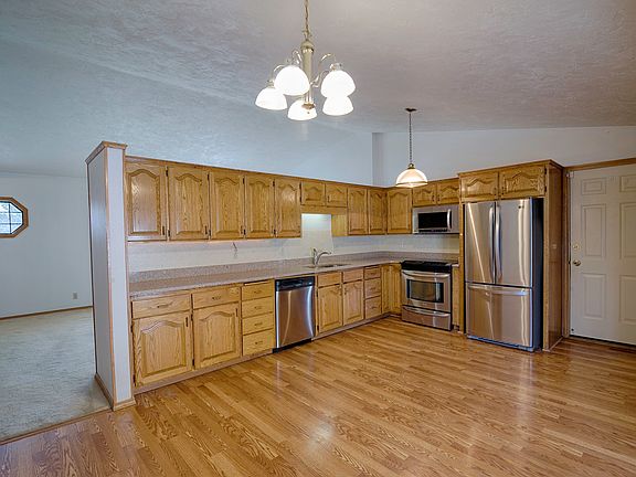 4th image of 2784 Plommon St