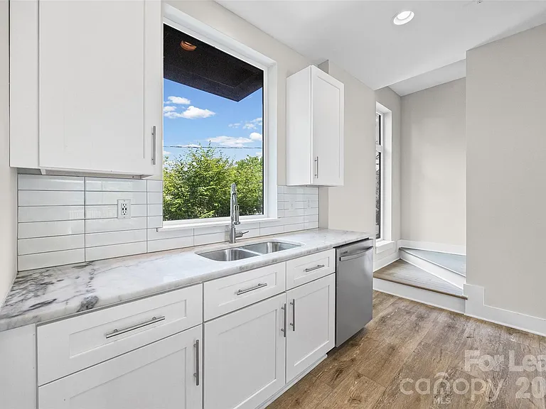 840 E 18th St #C — Photo 11