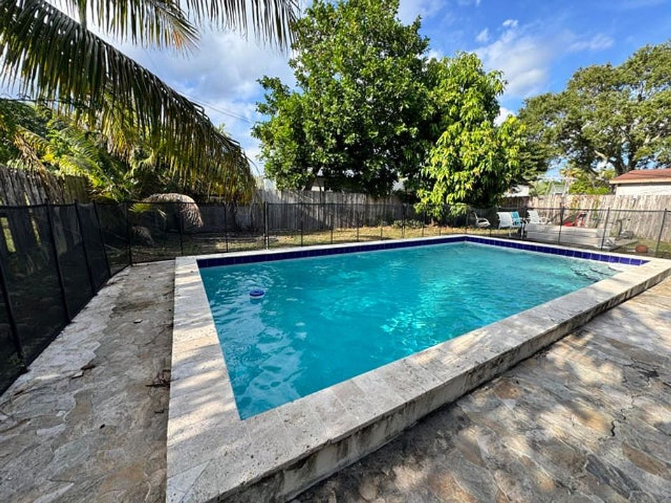 1st image of 867 Caroline Cir