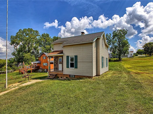 132 Spirit Ln, Mount Pleasant, PA 15666