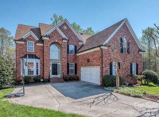 12103 Crescent Run Ct, Charlotte, NC 28277