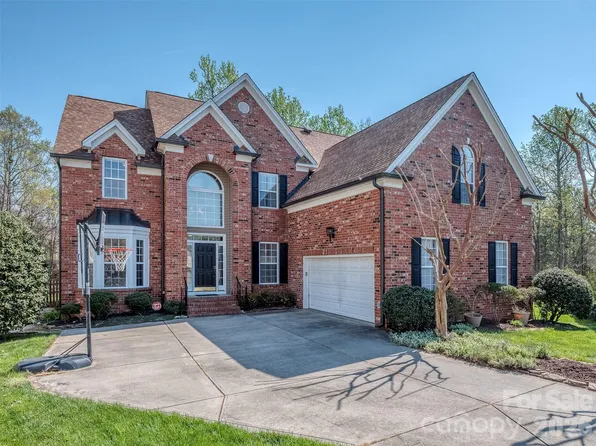 12103 Crescent Run Ct, Charlotte, NC 28277
