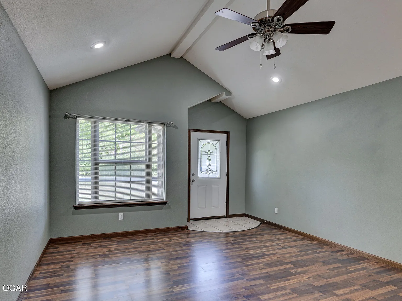 3 bed, 2.0 bath, 1350 sqft, $1,475 — Photo 2