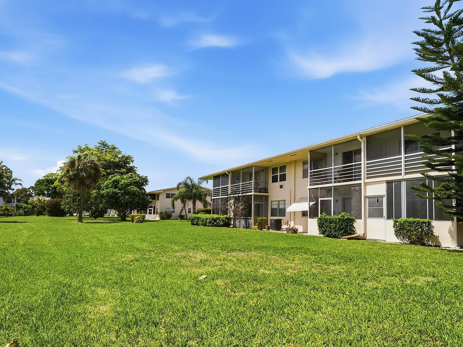 2 bed, 1.5 bath, 819 sqft, $1,400 — Photo 4