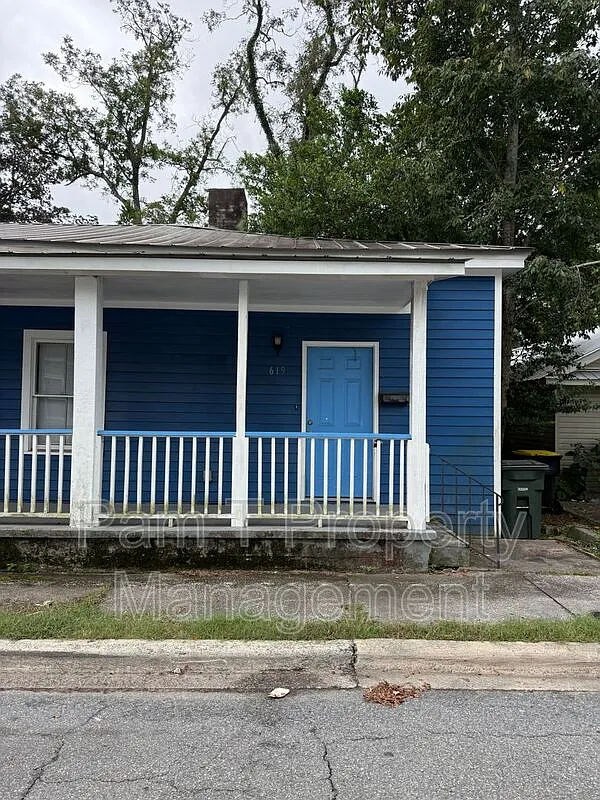 2 bed, 1.0 bath, 1100 sqft, $1,455 — Photo 1