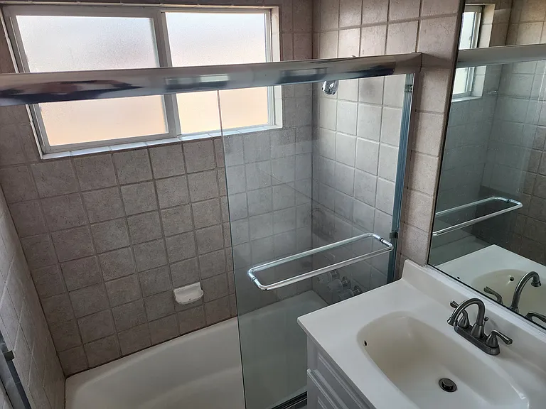 1025 Idaho Ave #9 — Photo 22