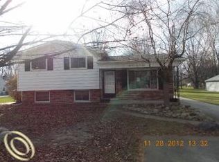 19104 Toepfer Dr, Eastpointe, MI 48021