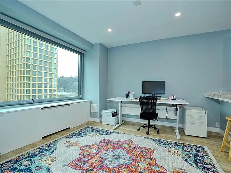 320 Fort Duquesne Blvd #12M — Photo 5