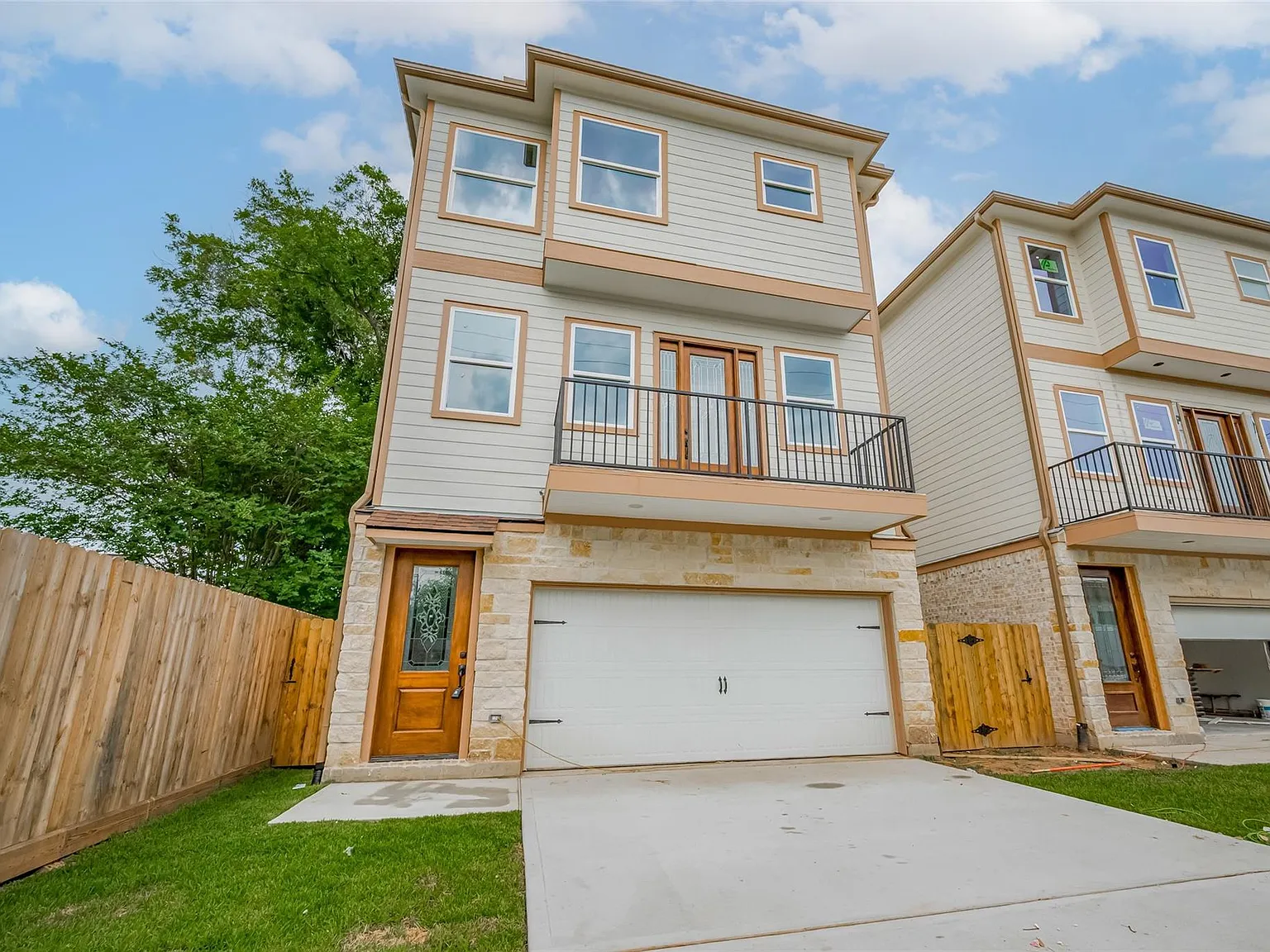 3 bed, 3.5 bath, 1810 sqft, $2,700 — Photo 2