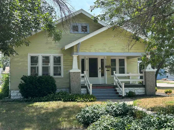 622 W 26th St, Kearney, NE 68845