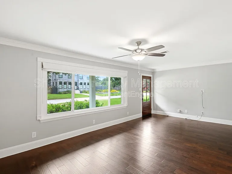 2207 Saxon Dr — Photo 7