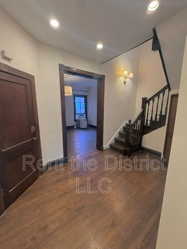 3 bed, 1.5 bath, 1374 sqft, $3,450 — Photo 4