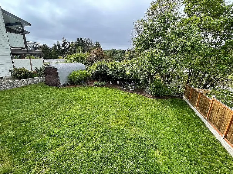 NW Market St — Photo 3