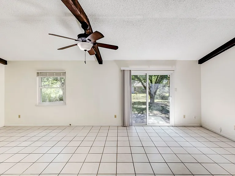 2404 Andover Dr — Photo 9
